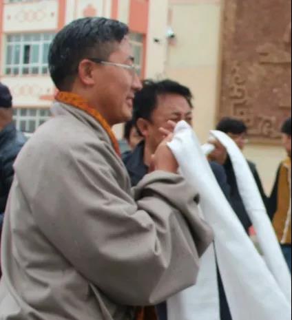 厲害了，央視媒體走進(jìn)若爾蓋藏文中學(xué)