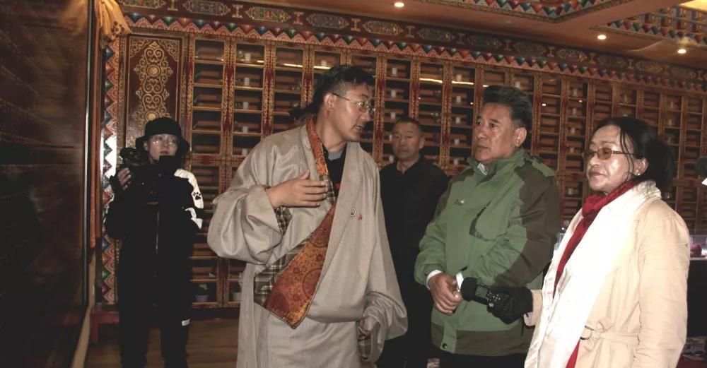 厲害了，央視媒體走進(jìn)若爾蓋藏文中學(xué)