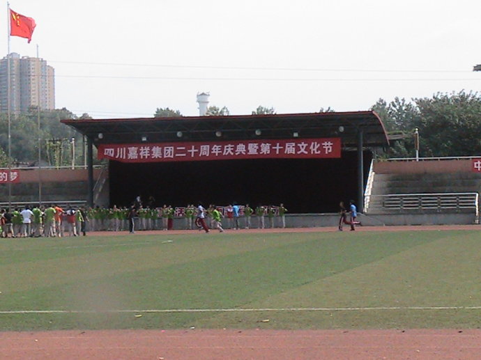 成都七中嘉祥外國語學校住宿費是多少錢一學年？