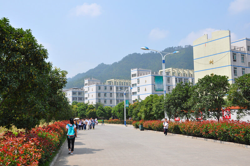 筠連縣中學(xué)地址在哪？