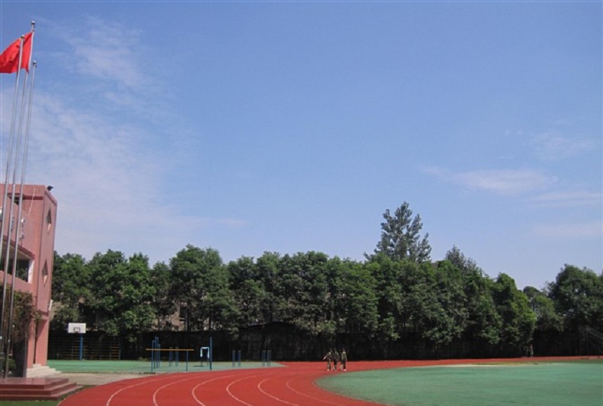 成都三十六中環(huán)境好不好？住宿呢？