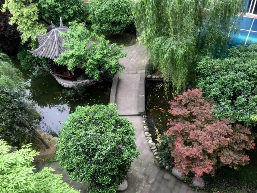 成都八中是公辦高中還市私立高中？