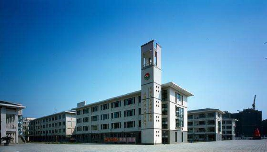 都江堰外國(guó)語(yǔ)實(shí)驗(yàn)學(xué)校2020年中考錄取分?jǐn)?shù)線(xiàn)是多少？