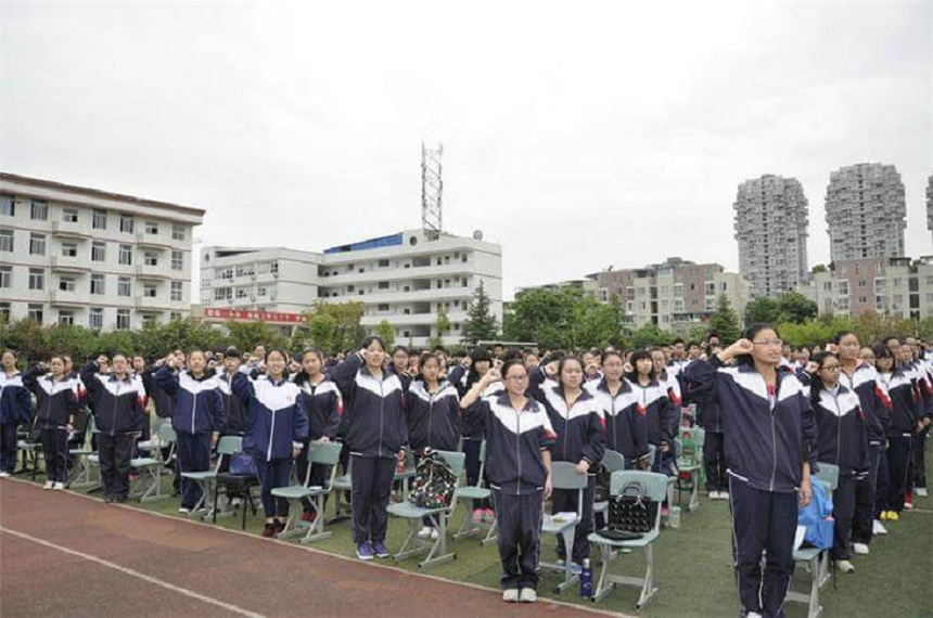 龍泉二中網(wǎng)址是什么？