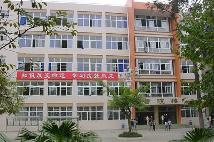 新都二中校園環(huán)境怎么樣？