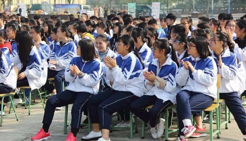 資陽外國語學(xué)校環(huán)境、教學(xué)設(shè)施好不好？