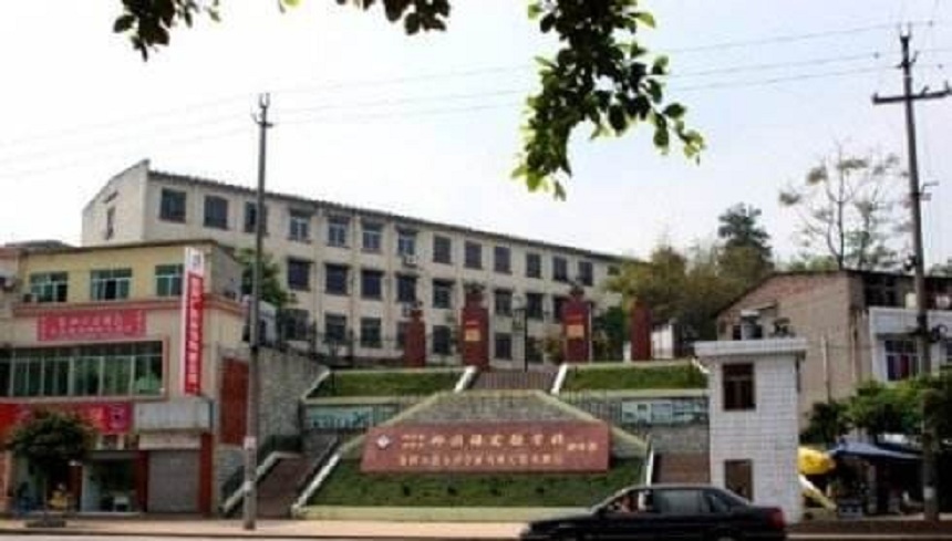 資陽外國語學(xué)校環(huán)境、教學(xué)設(shè)施好不好？