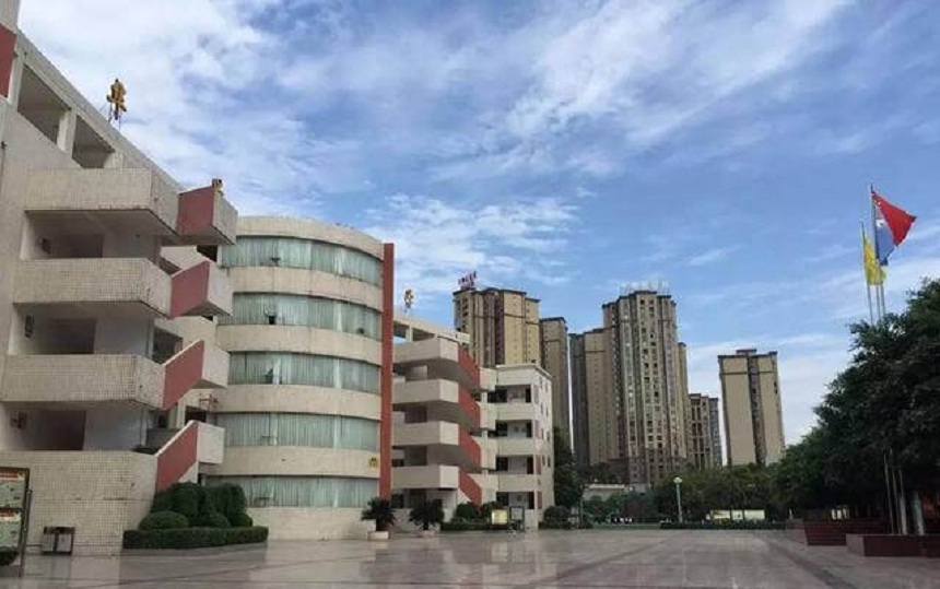 華興中學(xué)是民辦嗎？