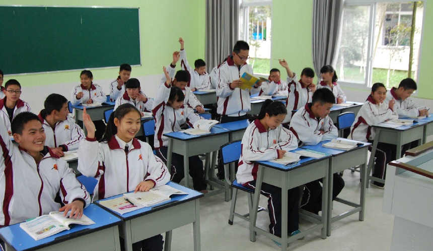 雅安市強項雙語中學是民辦高中嗎？
