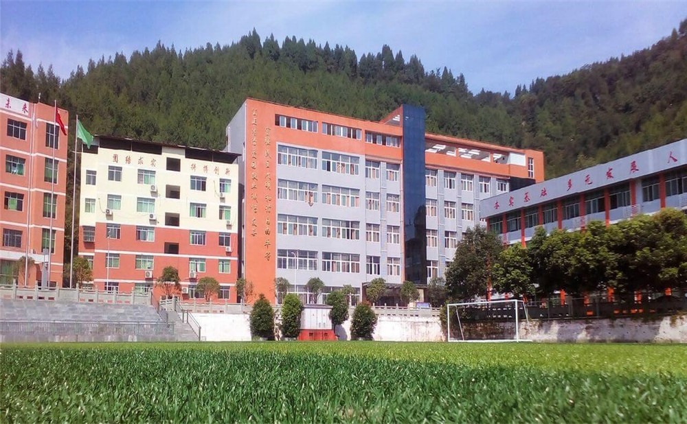 平昌縣駟馬中學(xué)學(xué)校環(huán)境怎么樣？