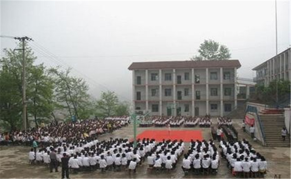 萬源市第二中學(xué)環(huán)境怎么樣、好嘛？