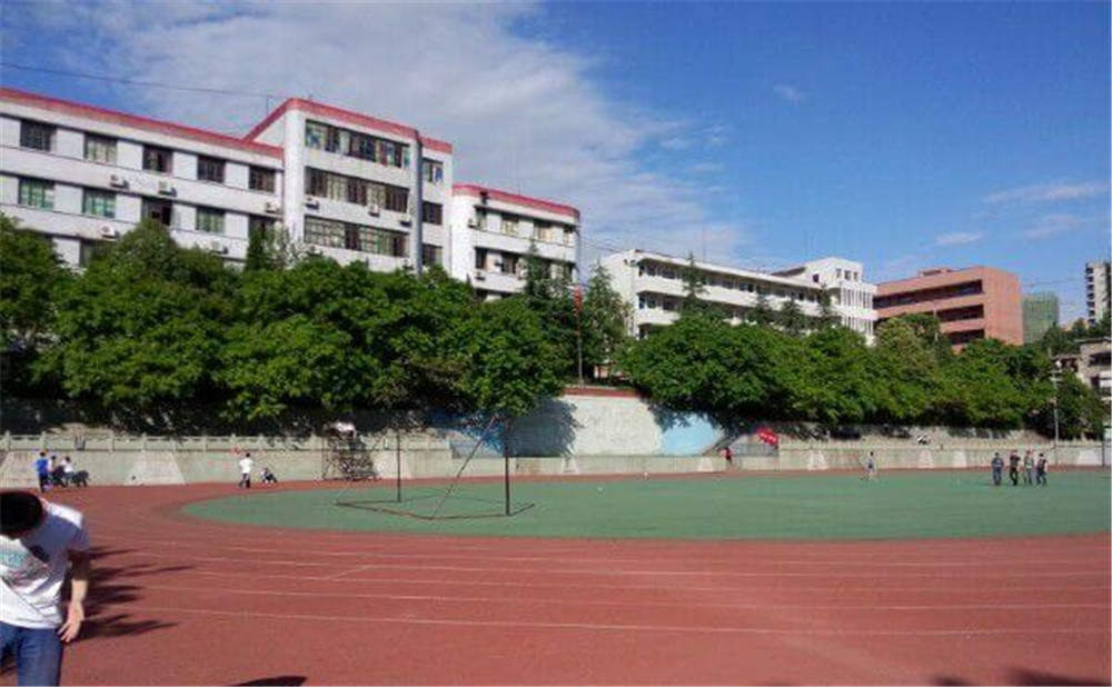 通江縣實(shí)驗(yàn)中學(xué)校園環(huán)境如何？