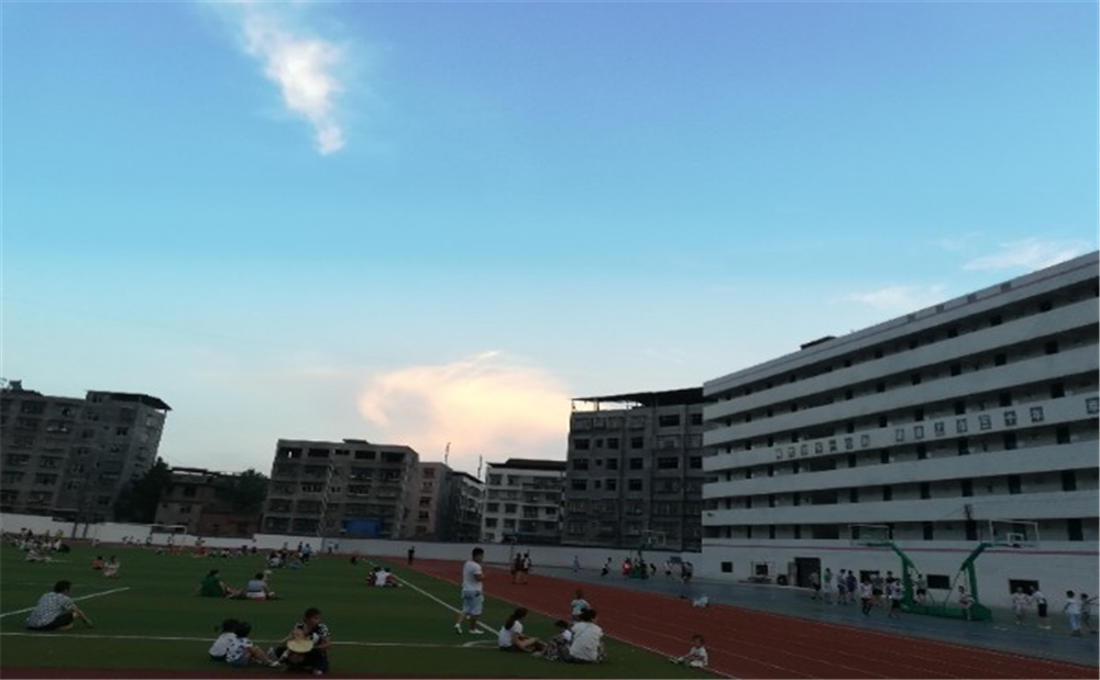 鐵佛中學學校詳細地址在什么地方？