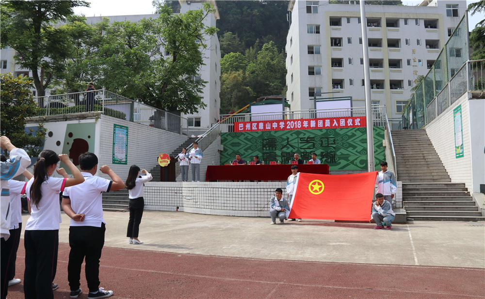 鼎山中學(xué)學(xué)校招辦電話是多少？