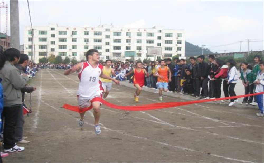 花叢中學(xué)學(xué)校詳細(xì)地址在什么地方？