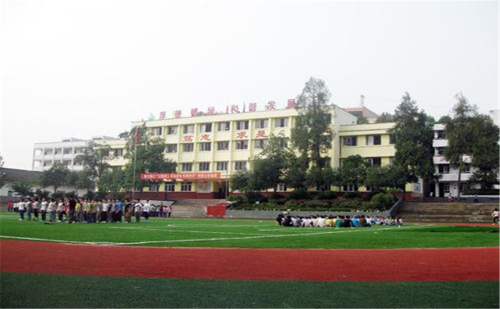 巴州區(qū)茶壩中學(xué)學(xué)校環(huán)境怎么樣？