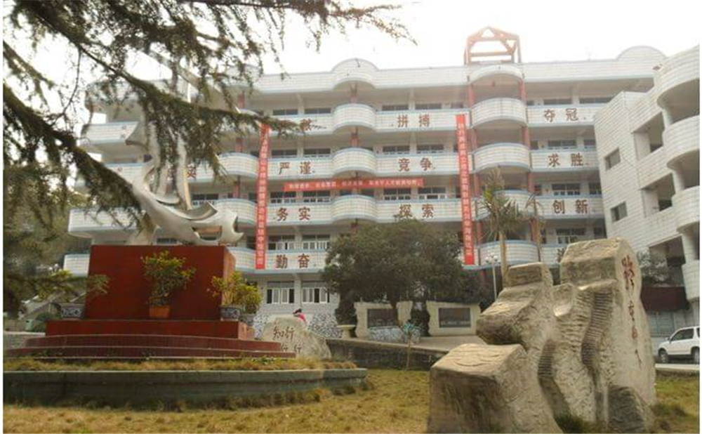 資中龍結(jié)中學(xué)學(xué)校環(huán)境怎么樣？