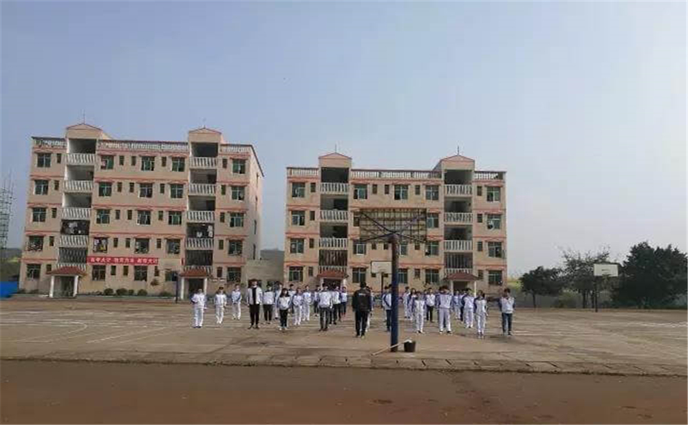 內(nèi)江市第十一中學(xué)2020年學(xué)校學(xué)費(fèi)多少錢一年？