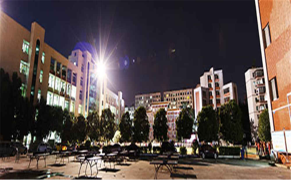 南充市白塔中學(xué)學(xué)校環(huán)境怎么樣？