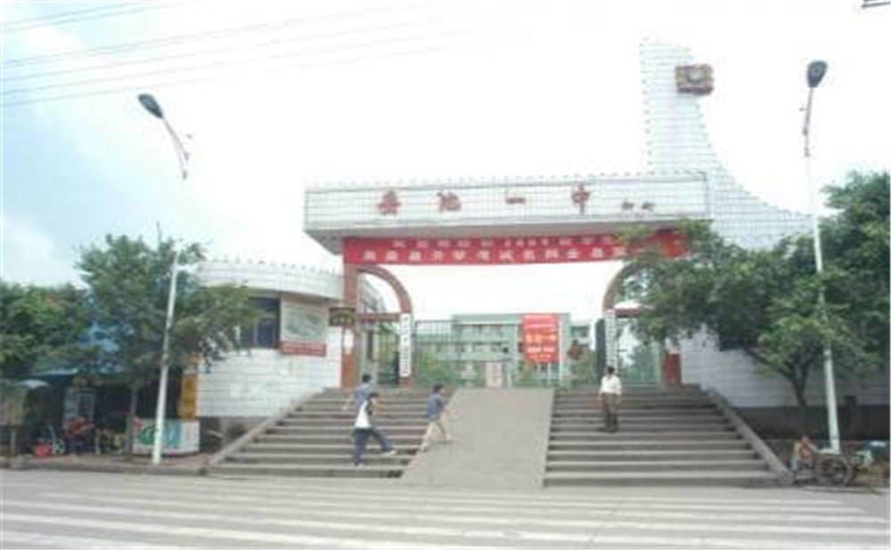 岳池縣第一中學(xué)的環(huán)境怎么樣？
