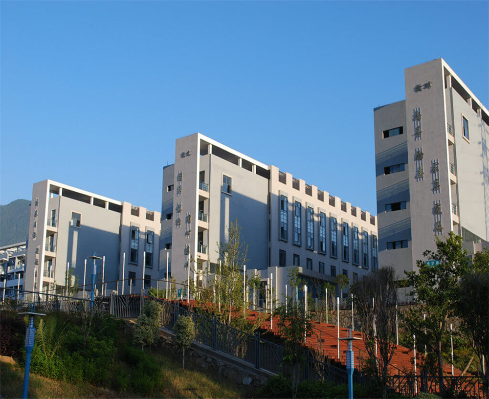 四川省米易學校招辦電話是多少？