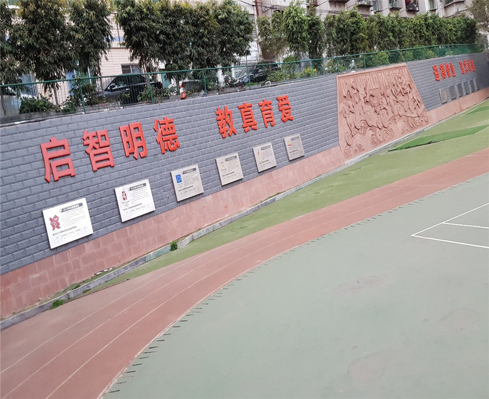 攀枝花市外國(guó)語(yǔ)學(xué)校2020年學(xué)校學(xué)費(fèi)多少錢一年？