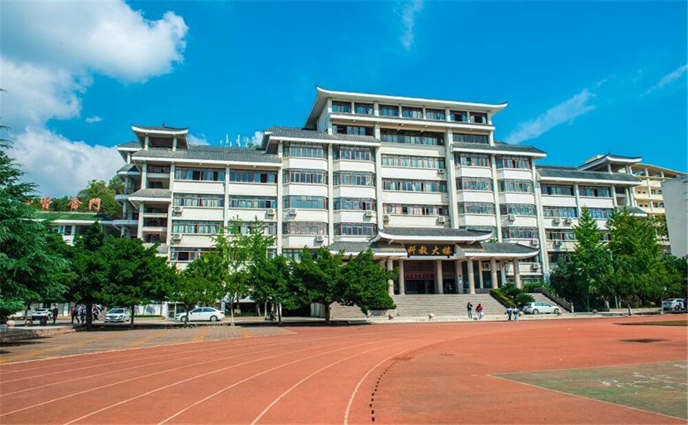 閬中東風中學學校環(huán)境怎么樣？