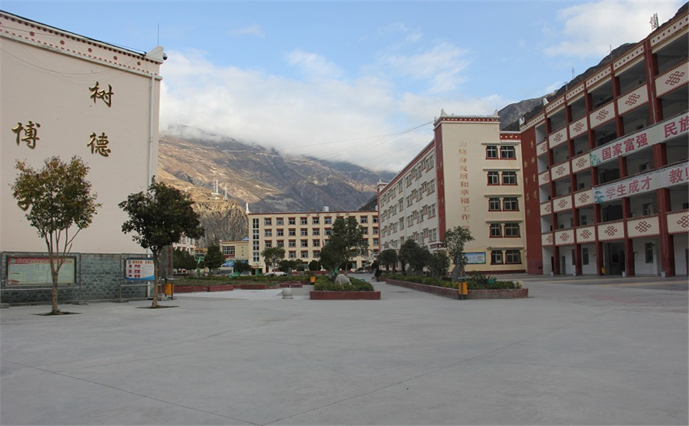 小金中學(xué)的詳細(xì)地址在什么地方？