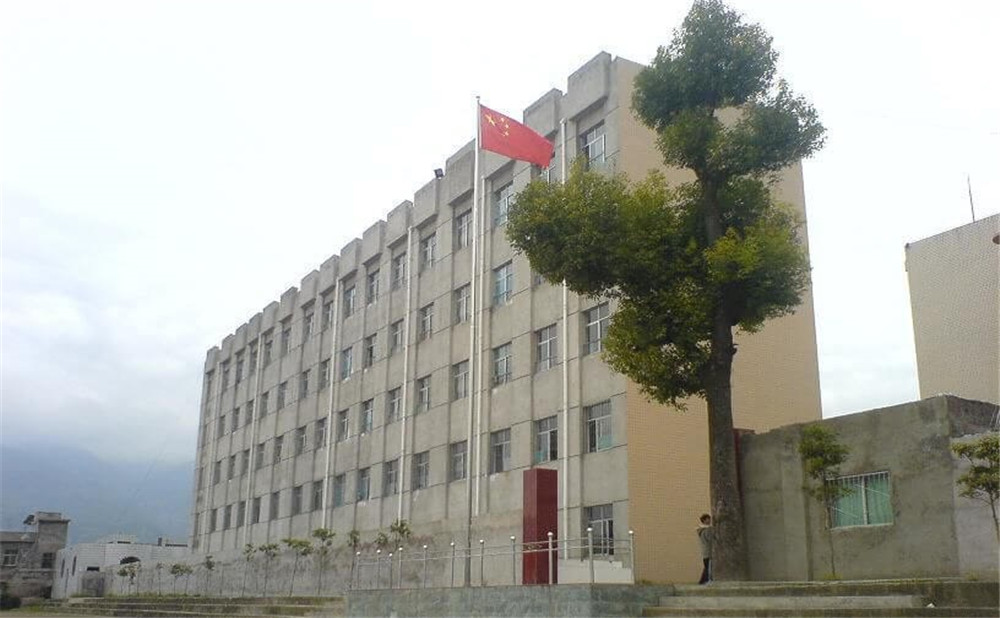 越西中學(xué)的環(huán)境怎么樣？