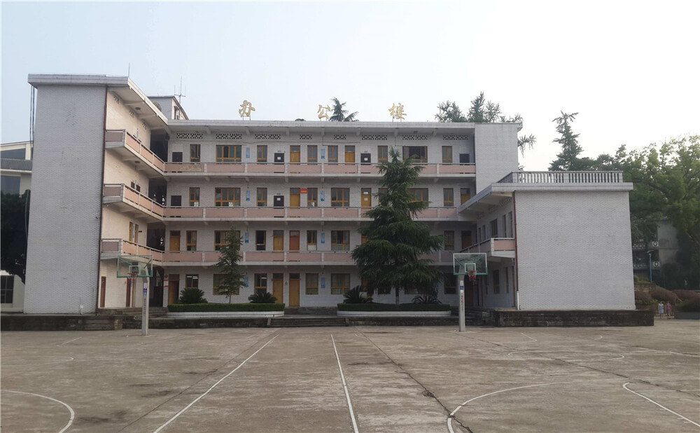 蓬安中學(xué)學(xué)校環(huán)境怎么樣？