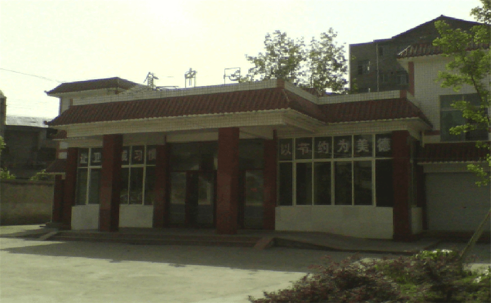 蓬安縣楊家中學(xué)學(xué)校招辦電話是多少？