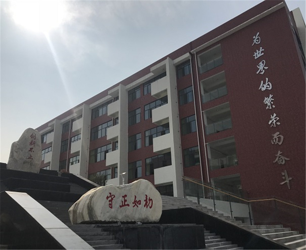 北京第二外國(guó)語(yǔ)學(xué)院成都附屬中學(xué)每年的學(xué)費(fèi)多少錢(qián)