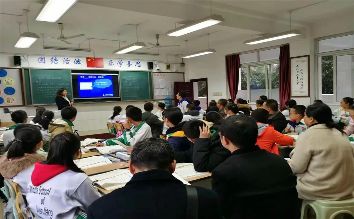 溫江二中每年的學(xué)費是多少錢？