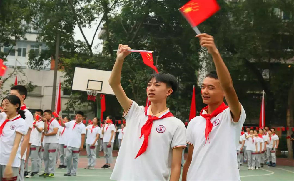 成都市石室聯(lián)中蜀華分校每年學費是多少？