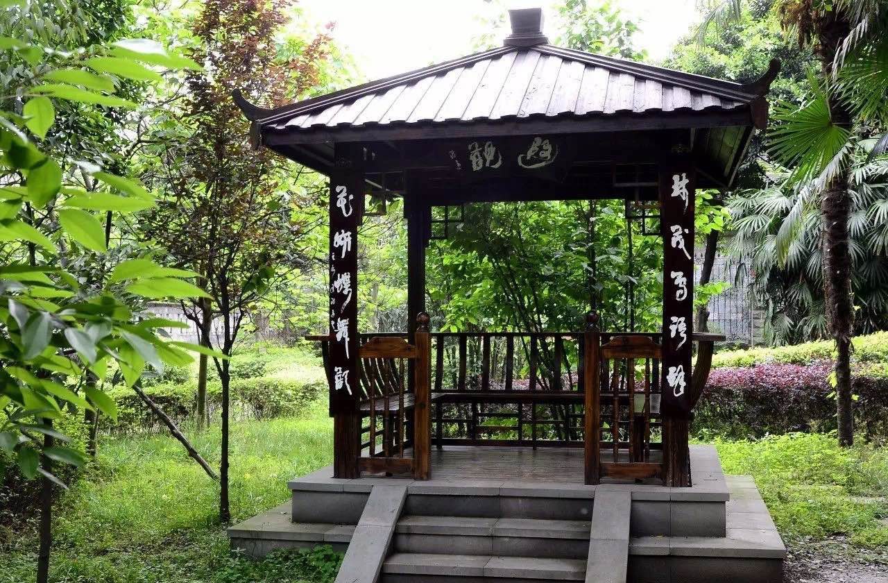 成都十八中一年的學(xué)費是多少？