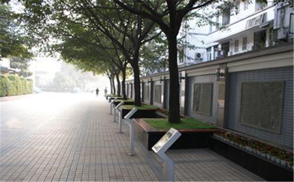 成都市田家炳中學(xué)外招生一年的學(xué)費(fèi)是多少？