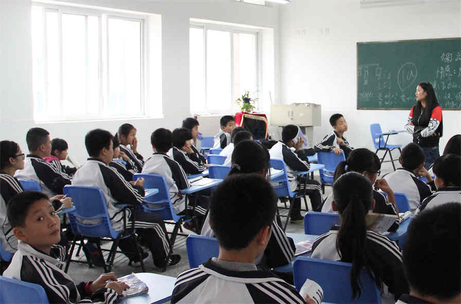 金牛中學一年的學費是多少錢？