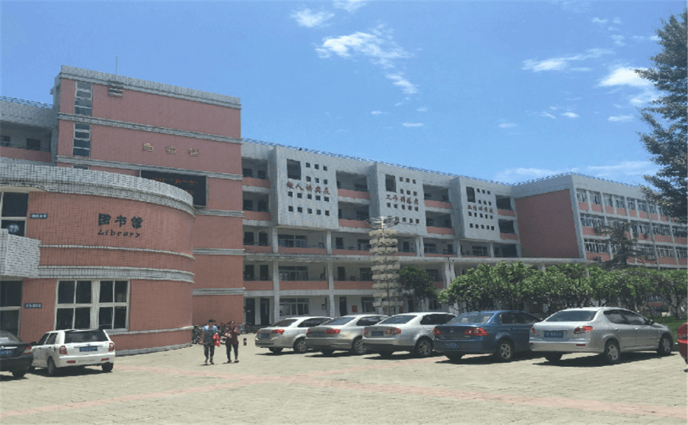成都市籍田中學(xué)的去年錄取分?jǐn)?shù)線是多少分？