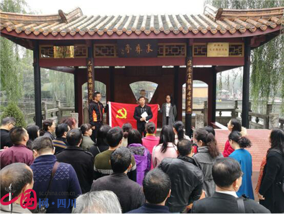 石室白馬中學一年的學費是多少？