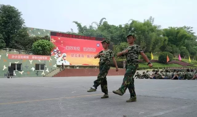 蒲江中學(xué)的一年學(xué)費是多少錢？