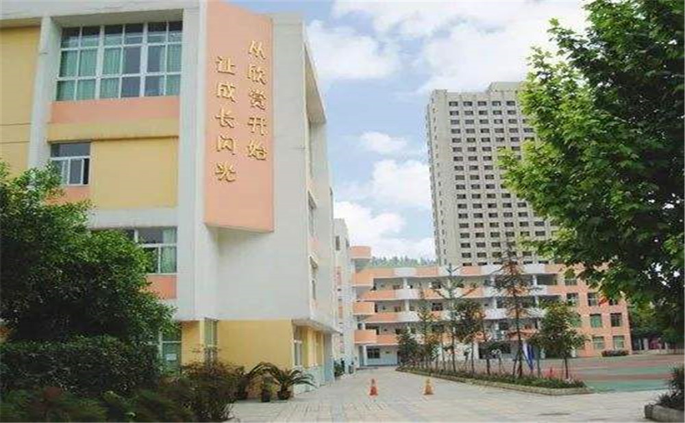 成都成飛中學(xué)的高中住宿怎么樣？