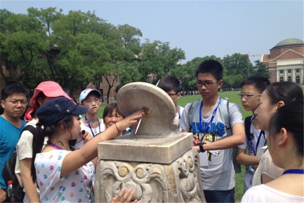 成都七中嘉祥外國(guó)語(yǔ)學(xué)校近三年的錄取分?jǐn)?shù)是多少？