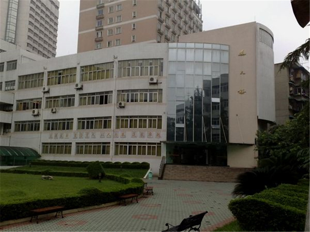 成都市鹽道街中學近三年的錄取分數(shù)是多少？