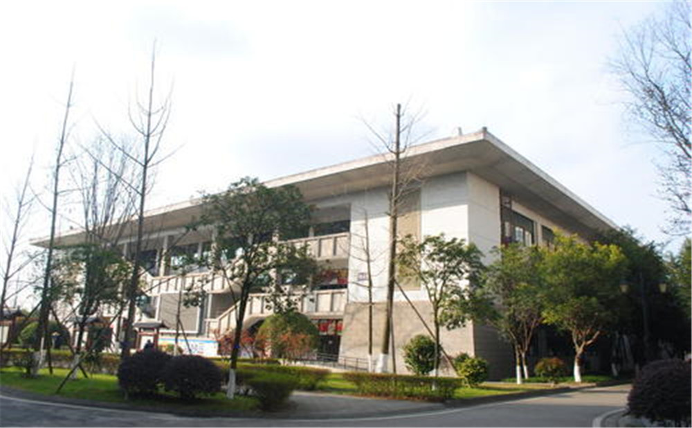 成都石室中學(xué)的高中住宿怎么樣？