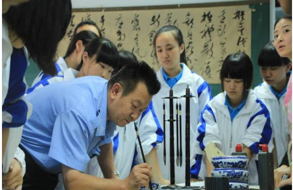 武侯高級(jí)中學(xué)的學(xué)費(fèi)是多少錢？