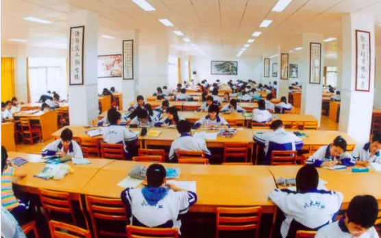 成都十二中（四川大學(xué)附屬中學(xué)）的升學(xué)率是多少？