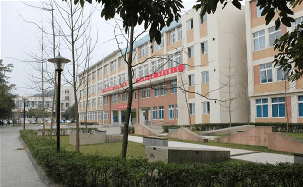成都列五中學(xué)的高中住宿怎么樣？