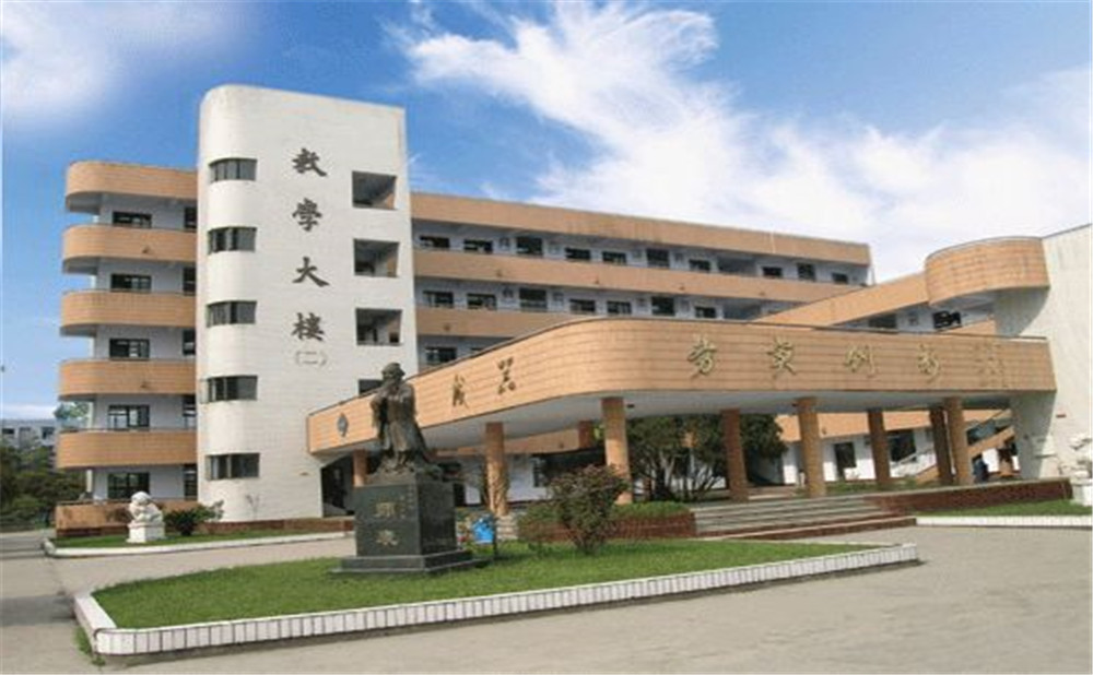 西南交通大學(xué)附屬中學(xué)的學(xué)費(fèi)是多少？