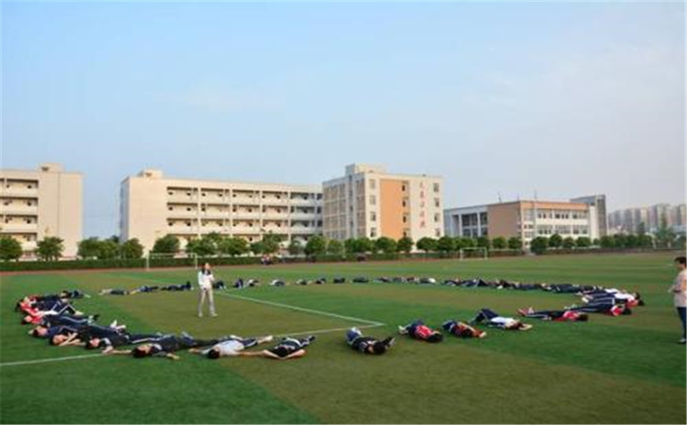 郫縣四中高中宿舍怎么樣？