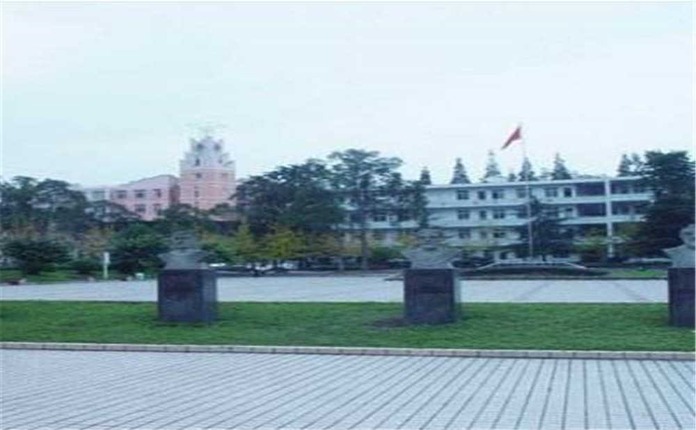 郫縣二中高中宿舍怎么樣？